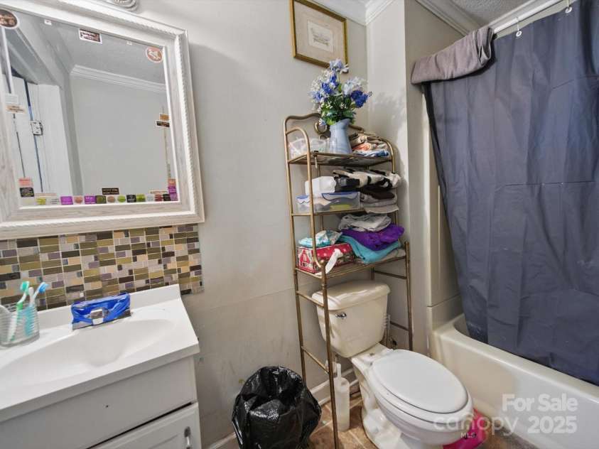 211 Rowan Avenue, Spencer, NC 28159.  MLS# CAR4265094, YatesRealty ID 15939. 