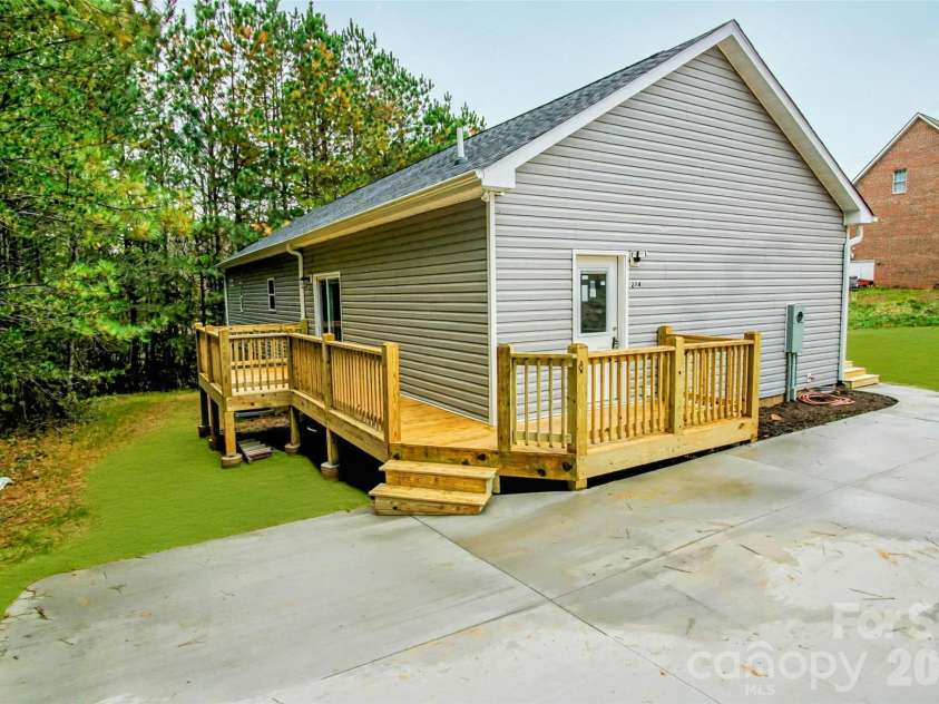 274 Quail Hill Drive, Rutherfordton, NC 28139.  MLS# CAR4322920, YatesRealty ID 15939. Open Deck