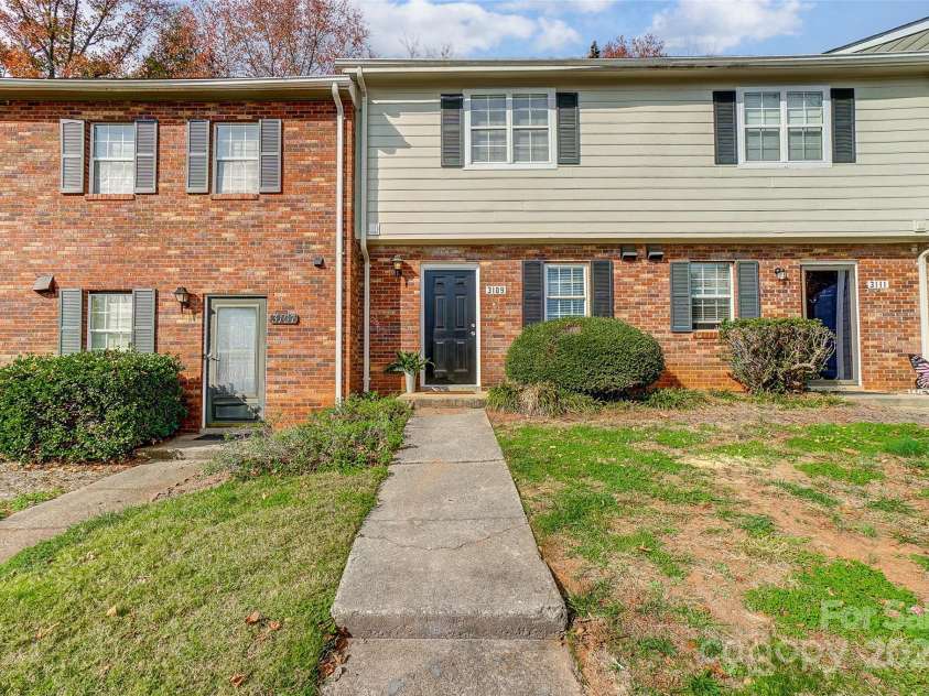 3109 Heathstead Place, Charlotte, NC 28210.  MLS# CAR4254075, YatesRealty ID 1594. 