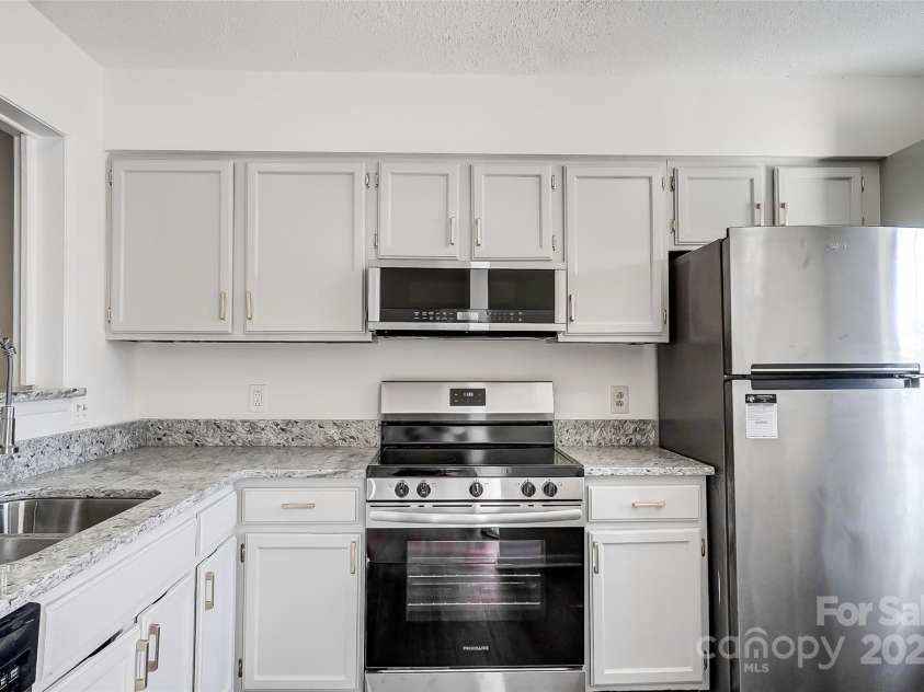 3109 Heathstead Place, Charlotte, NC 28210.  MLS# CAR4254075, YatesRealty ID 1594. 