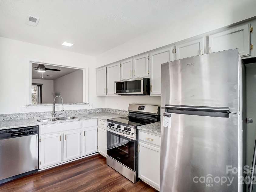 3109 Heathstead Place, Charlotte, NC 28210.  MLS# CAR4254075, YatesRealty ID 1594. 