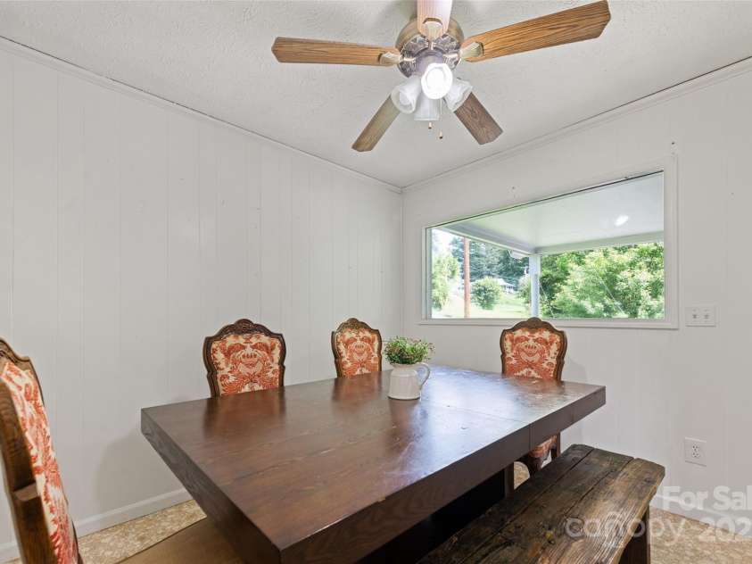 48 Medford Avenue, Waynesville, NC 28786.  MLS# CAR4264081, YatesRealty ID 15942. 