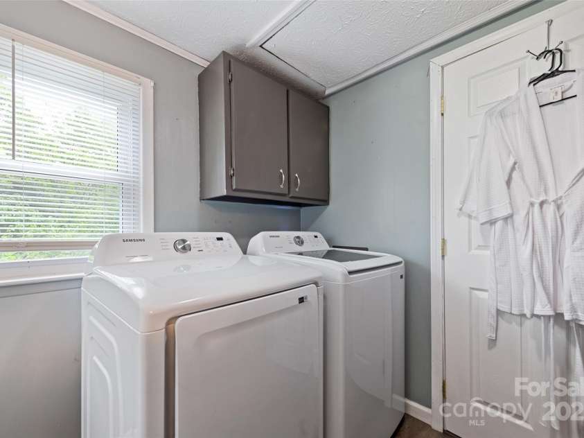 48 Medford Avenue, Waynesville, NC 28786.  MLS# CAR4264081, YatesRealty ID 15942. 