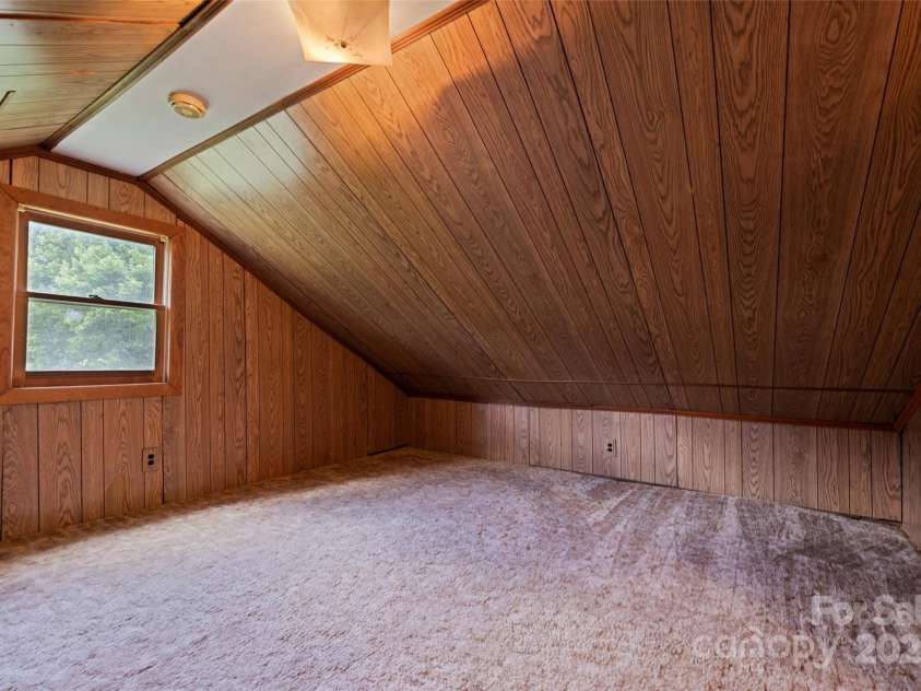 48 Medford Avenue, Waynesville, NC 28786.  MLS# CAR4264081, YatesRealty ID 15942. 