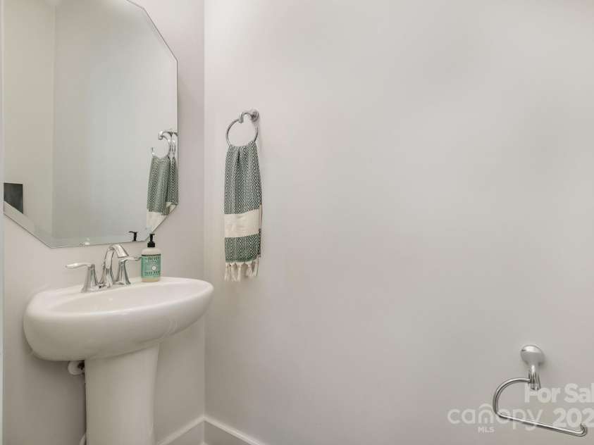 235 Bruns Avenue, Charlotte, NC 28208.  MLS# CAR4264083, YatesRealty ID 15943. 
