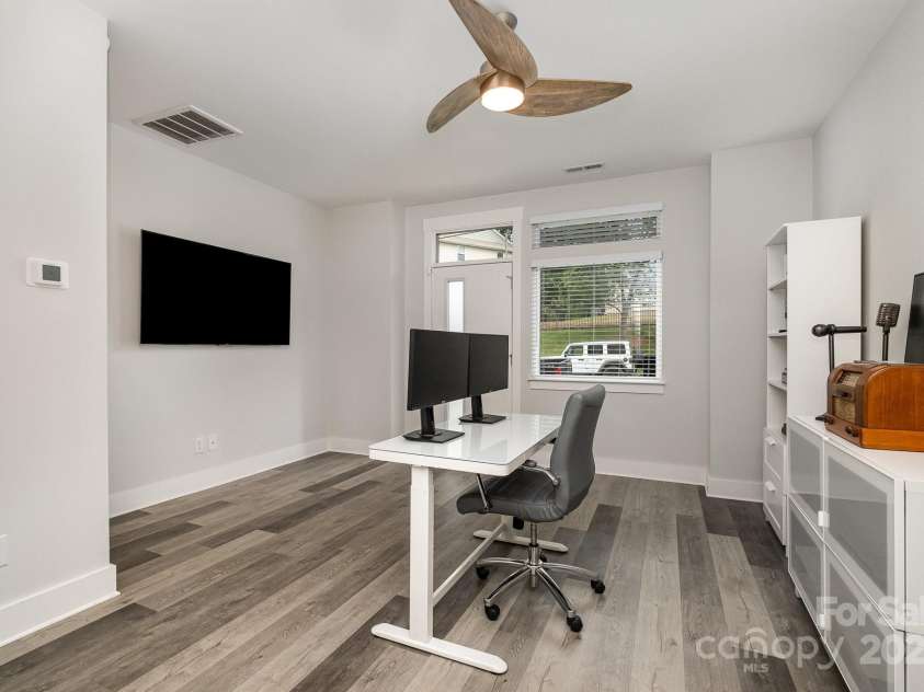 235 Bruns Avenue, Charlotte, NC 28208.  MLS# CAR4264083, YatesRealty ID 15943. 