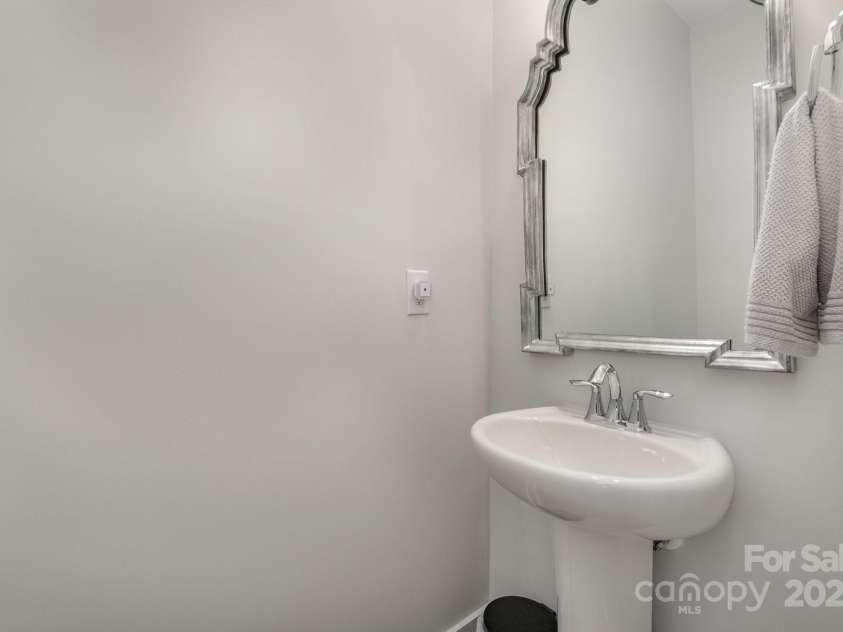 235 Bruns Avenue, Charlotte, NC 28208.  MLS# CAR4264083, YatesRealty ID 15943. 
