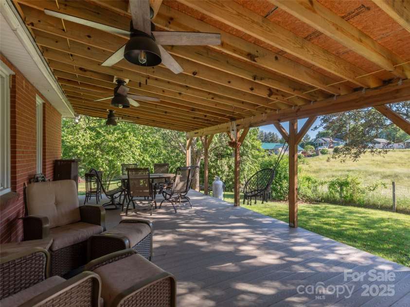 78 Hardin Lane, Clyde, NC 28721.  MLS# CAR4265146, YatesRealty ID 15944. 