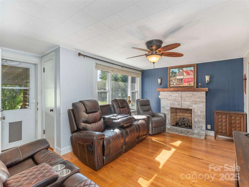 78 Hardin Lane, Clyde, NC 28721.  MLS# CAR4265146, YatesRealty ID 15944. 