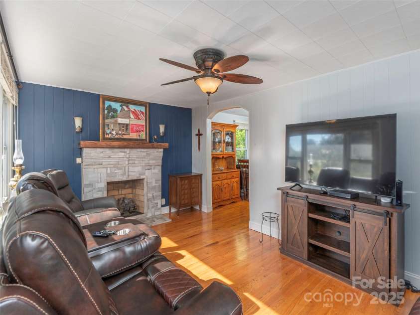 78 Hardin Lane, Clyde, NC 28721.  MLS# CAR4265146, YatesRealty ID 15944. 