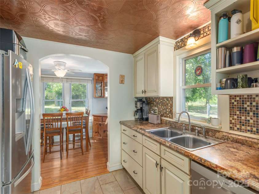 78 Hardin Lane, Clyde, NC 28721.  MLS# CAR4265146, YatesRealty ID 15944. 