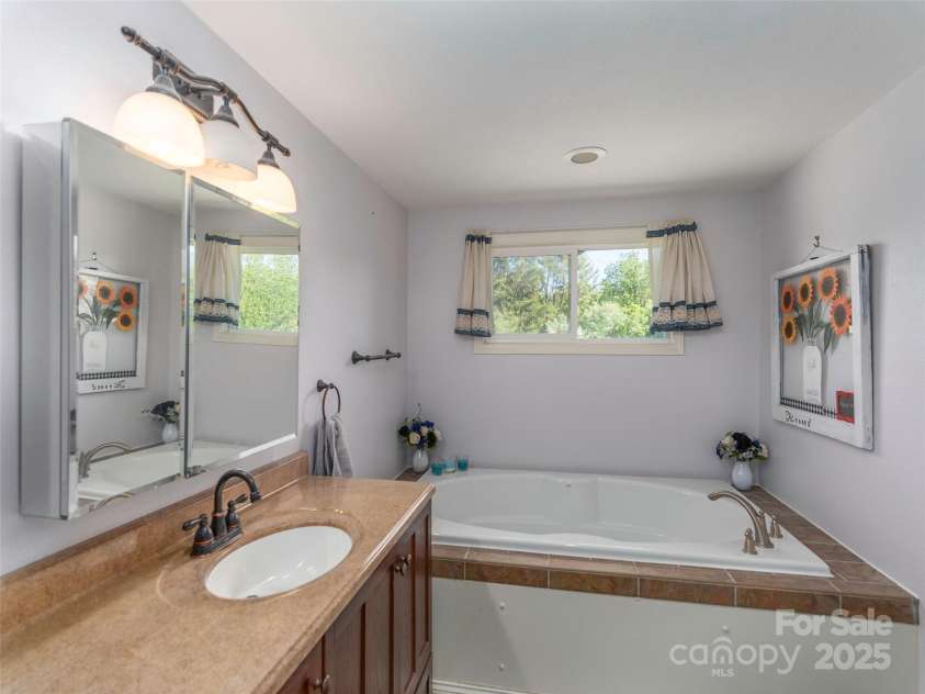 78 Hardin Lane, Clyde, NC 28721.  MLS# CAR4265146, YatesRealty ID 15944. 