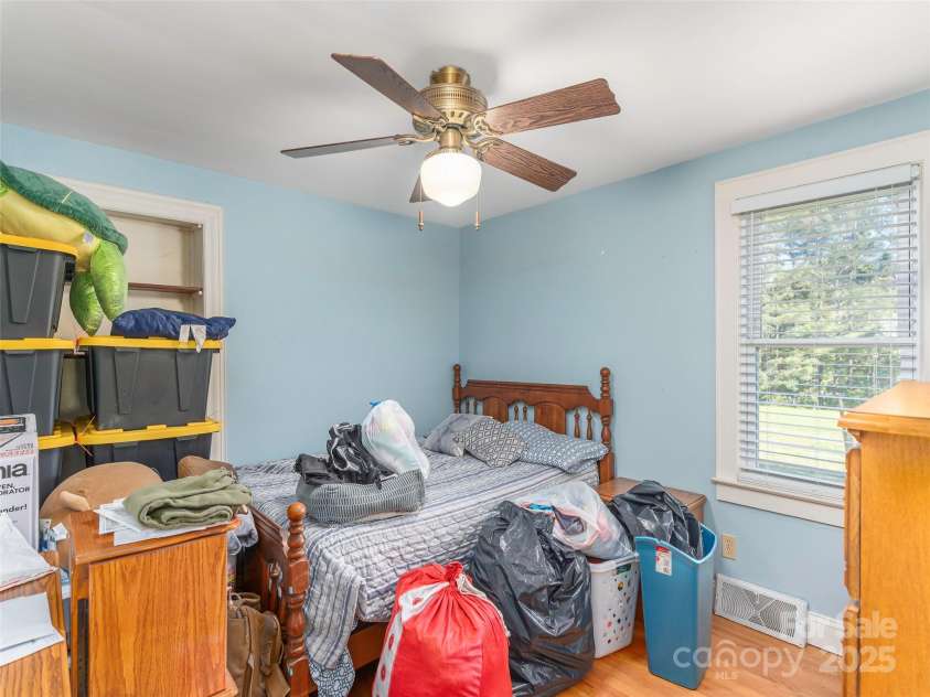 78 Hardin Lane, Clyde, NC 28721.  MLS# CAR4265146, YatesRealty ID 15944. 