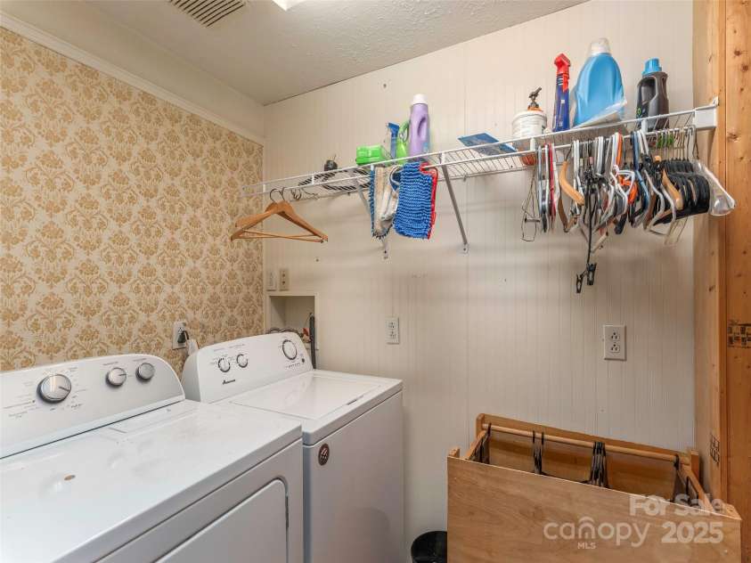 78 Hardin Lane, Clyde, NC 28721.  MLS# CAR4265146, YatesRealty ID 15944. 