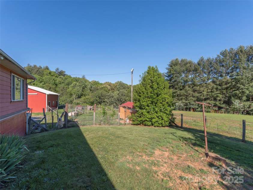 78 Hardin Lane, Clyde, NC 28721.  MLS# CAR4265146, YatesRealty ID 15944. 