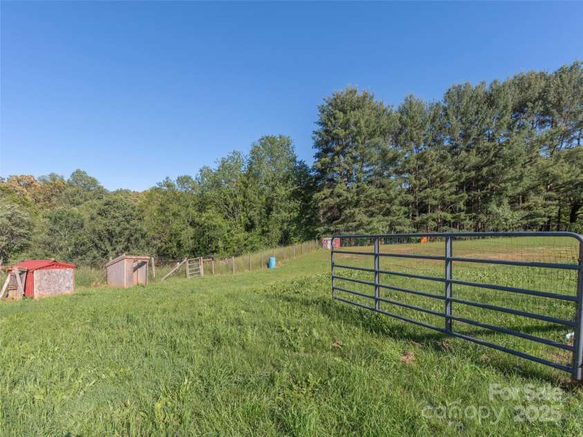 78 Hardin Lane, Clyde, NC 28721.  MLS# CAR4265146, YatesRealty ID 15944. 