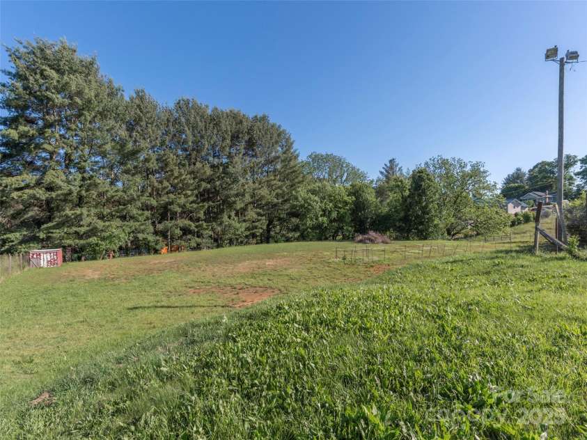 78 Hardin Lane, Clyde, NC 28721.  MLS# CAR4265146, YatesRealty ID 15944. 