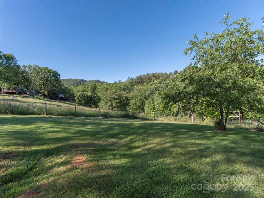 78 Hardin Lane, Clyde, NC 28721.  MLS# CAR4265146, YatesRealty ID 15944. 