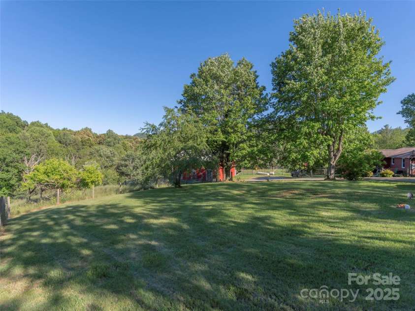 78 Hardin Lane, Clyde, NC 28721.  MLS# CAR4265146, YatesRealty ID 15944. 