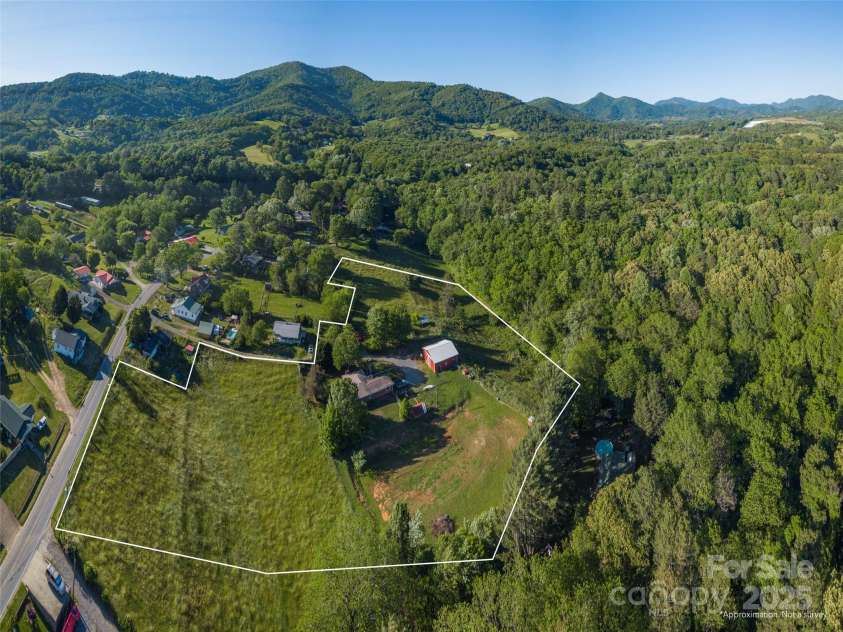 78 Hardin Lane, Clyde, NC 28721.  MLS# CAR4265146, YatesRealty ID 15944. 