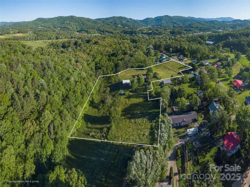 78 Hardin Lane, Clyde, NC 28721.  MLS# CAR4265146, YatesRealty ID 15944. 