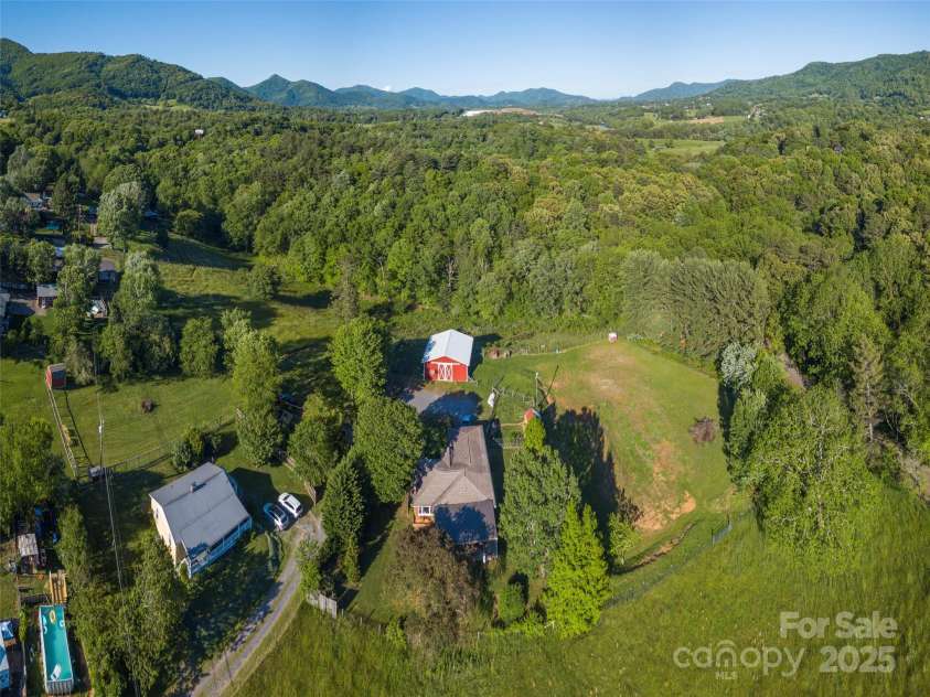 78 Hardin Lane, Clyde, NC 28721.  MLS# CAR4265146, YatesRealty ID 15944. 