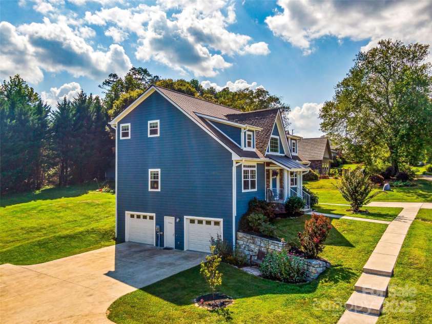 10 Warbler Drive, Fletcher, NC 28732.  MLS# CAR4333400, YatesRealty ID 15945. 