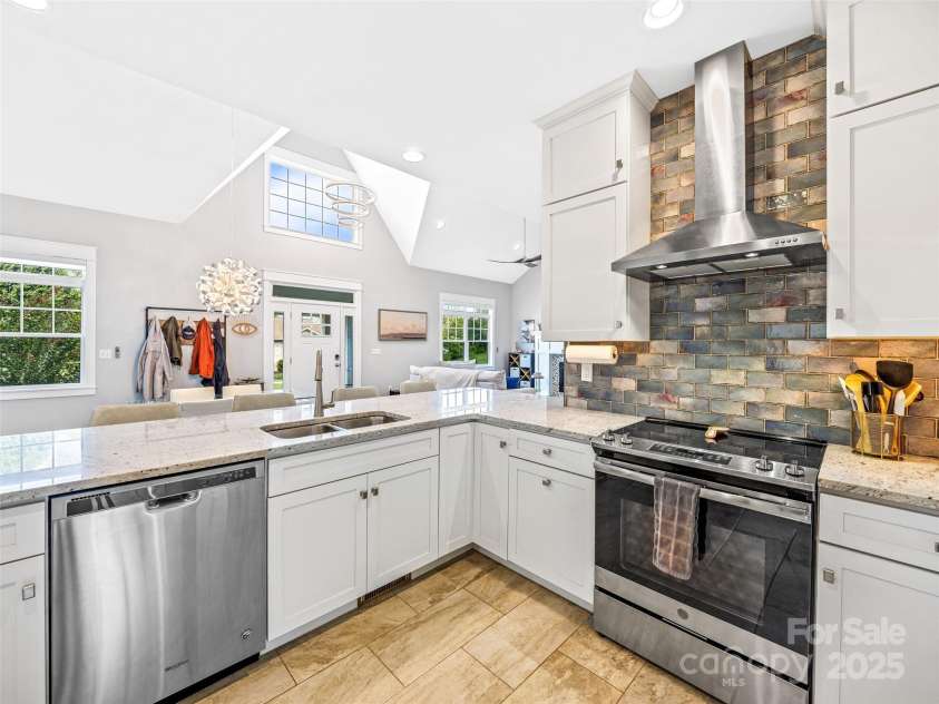 10 Warbler Drive, Fletcher, NC 28732.  MLS# CAR4333400, YatesRealty ID 15945. 
