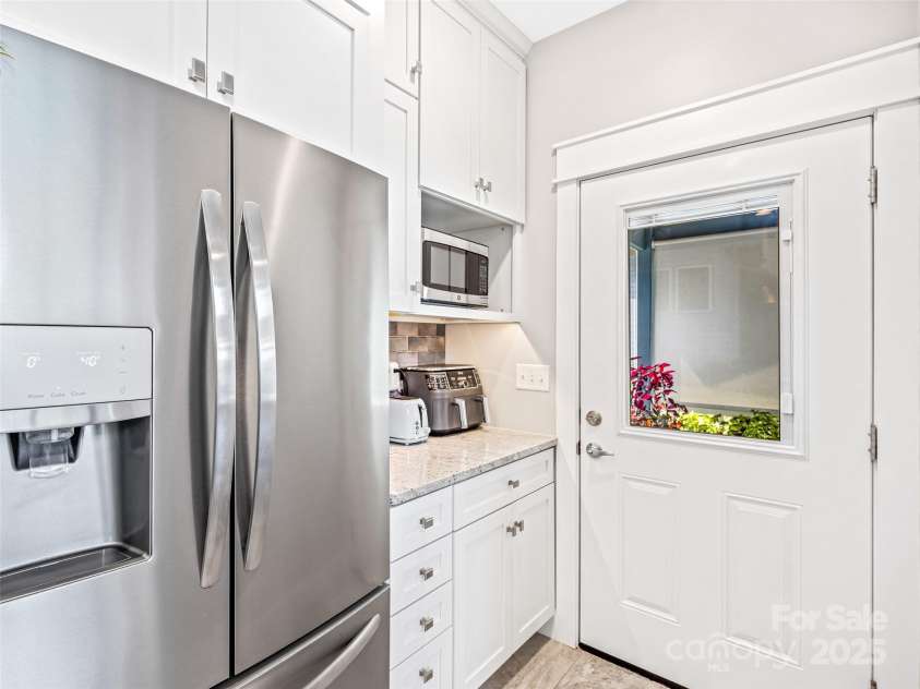 10 Warbler Drive, Fletcher, NC 28732.  MLS# CAR4333400, YatesRealty ID 15945. 