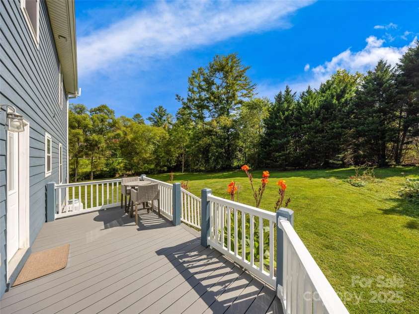 10 Warbler Drive, Fletcher, NC 28732.  MLS# CAR4333400, YatesRealty ID 15945. 