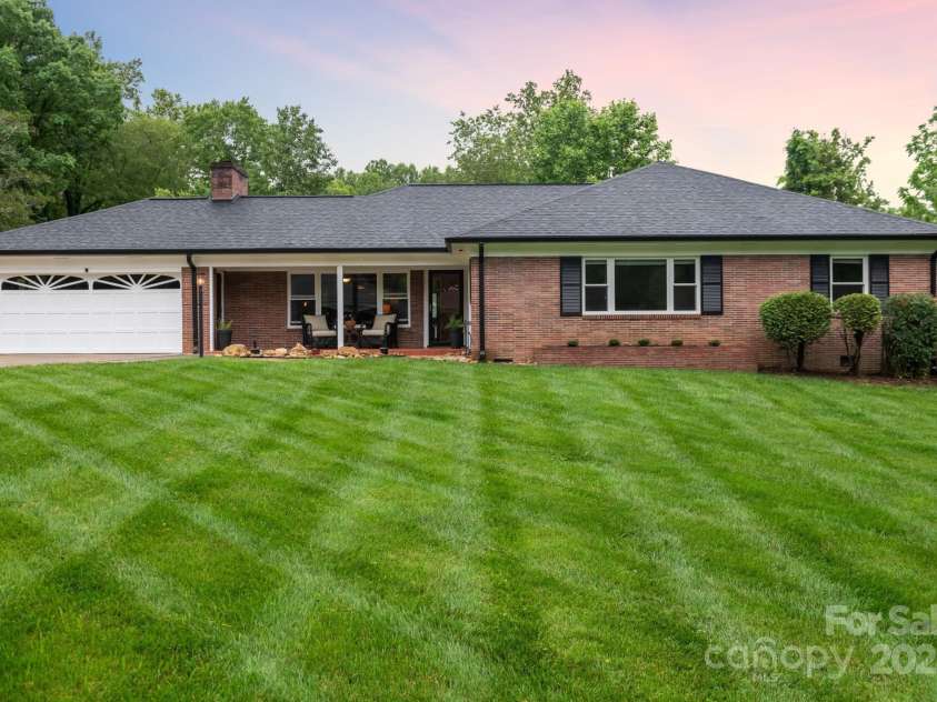 306 Tremont Park Circle, Lenoir, NC 28645.  MLS# CAR4264805, YatesRealty ID 15945. 