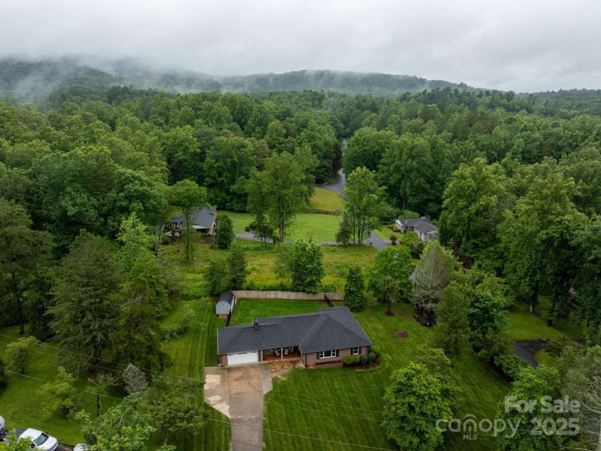 306 Tremont Park Circle, Lenoir, NC 28645.  MLS# CAR4264805, YatesRealty ID 15945. 