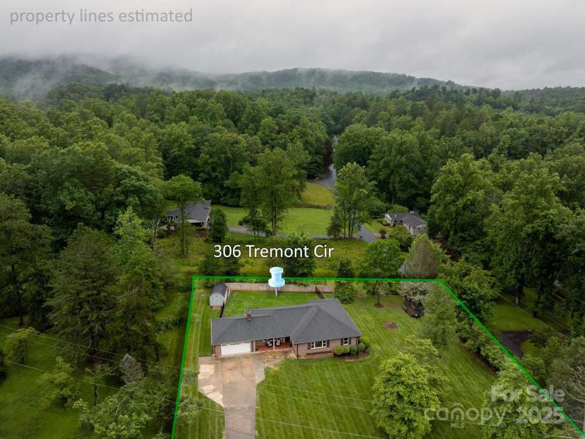 306 Tremont Park Circle, Lenoir, NC 28645.  MLS# CAR4264805, YatesRealty ID 15945. 