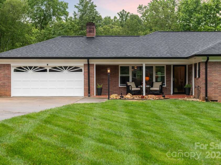 306 Tremont Park Circle, Lenoir, NC 28645.  MLS# CAR4264805, YatesRealty ID 15945. 