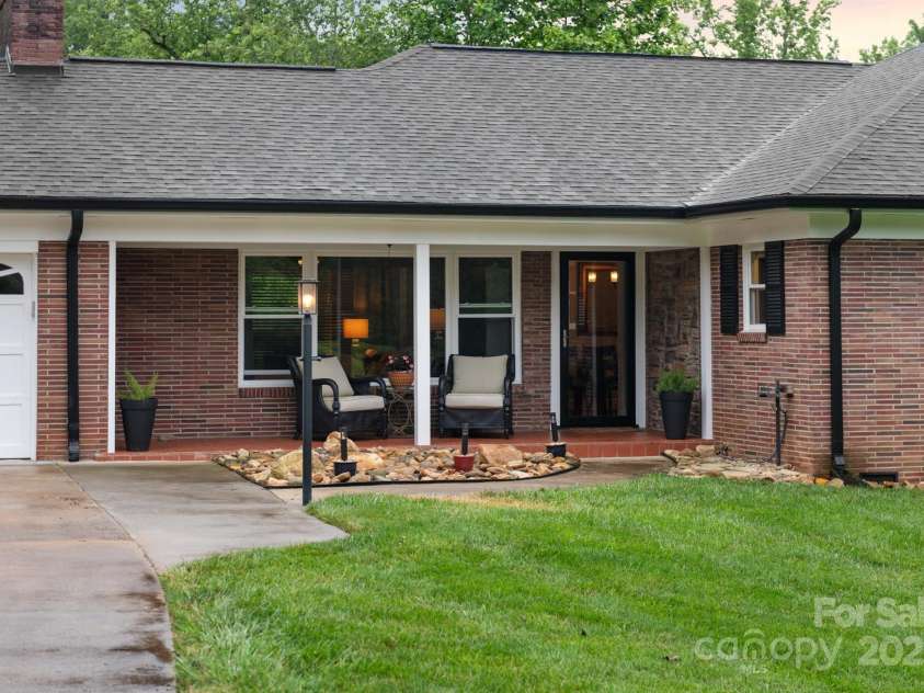 306 Tremont Park Circle, Lenoir, NC 28645.  MLS# CAR4264805, YatesRealty ID 15945. 