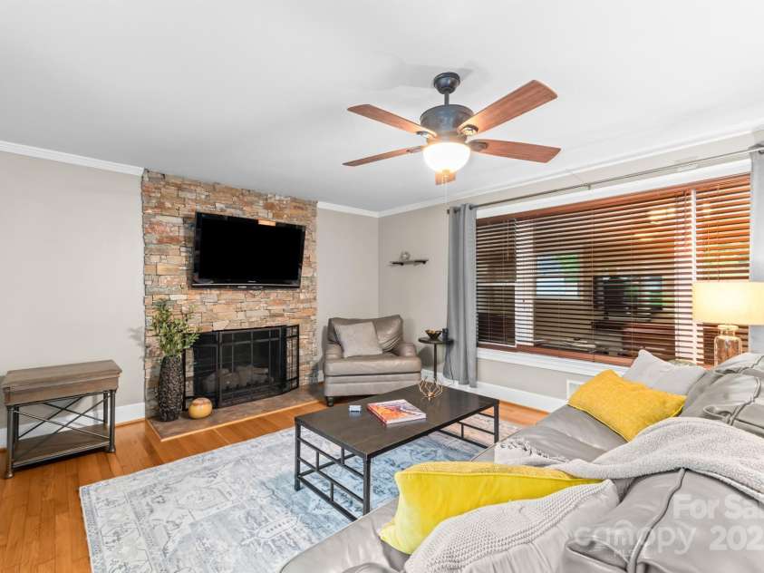 306 Tremont Park Circle, Lenoir, NC 28645.  MLS# CAR4264805, YatesRealty ID 15945. 