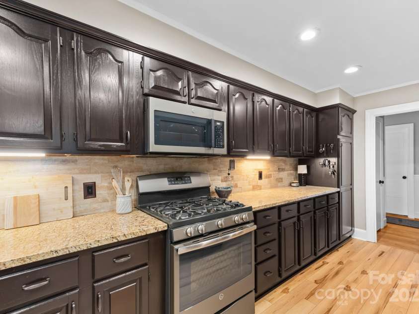 306 Tremont Park Circle, Lenoir, NC 28645.  MLS# CAR4264805, YatesRealty ID 15945. 