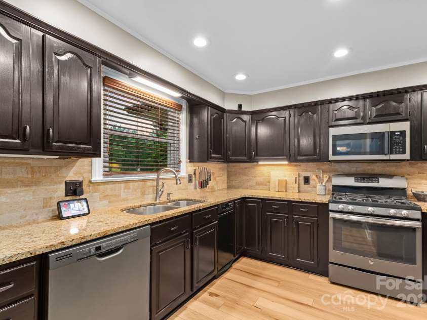 306 Tremont Park Circle, Lenoir, NC 28645.  MLS# CAR4264805, YatesRealty ID 15945. 