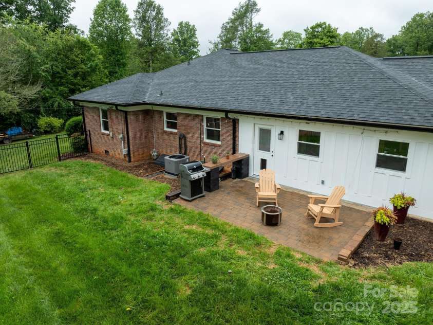 306 Tremont Park Circle, Lenoir, NC 28645.  MLS# CAR4264805, YatesRealty ID 15945. 