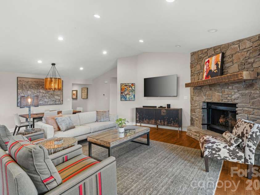 3302 Timber Trail, Asheville, NC 28804.  MLS# CAR4333678, YatesRealty ID 15948. 