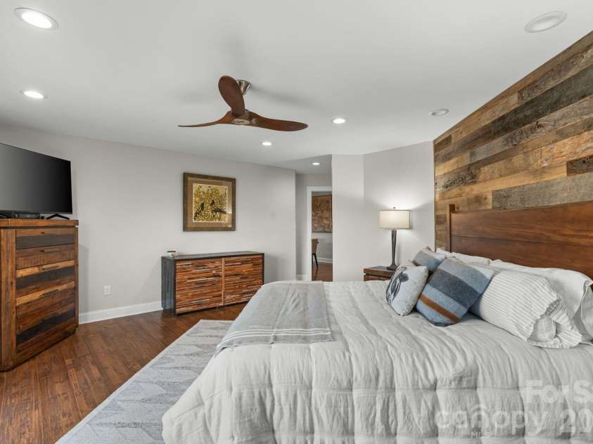 3302 Timber Trail, Asheville, NC 28804.  MLS# CAR4333678, YatesRealty ID 15948. 