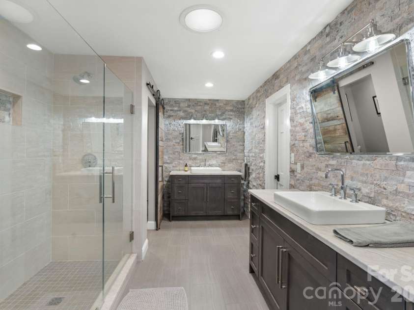 3302 Timber Trail, Asheville, NC 28804.  MLS# CAR4333678, YatesRealty ID 15948. 
