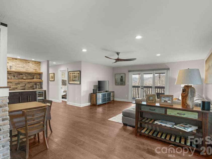 3302 Timber Trail, Asheville, NC 28804.  MLS# CAR4333678, YatesRealty ID 15948. 