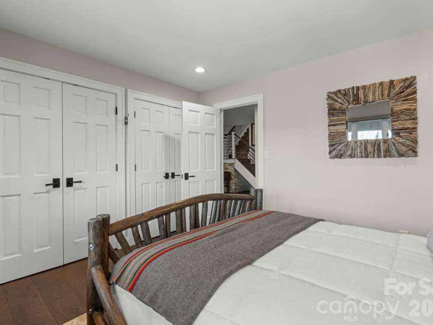 3302 Timber Trail, Asheville, NC 28804.  MLS# CAR4333678, YatesRealty ID 15948. 