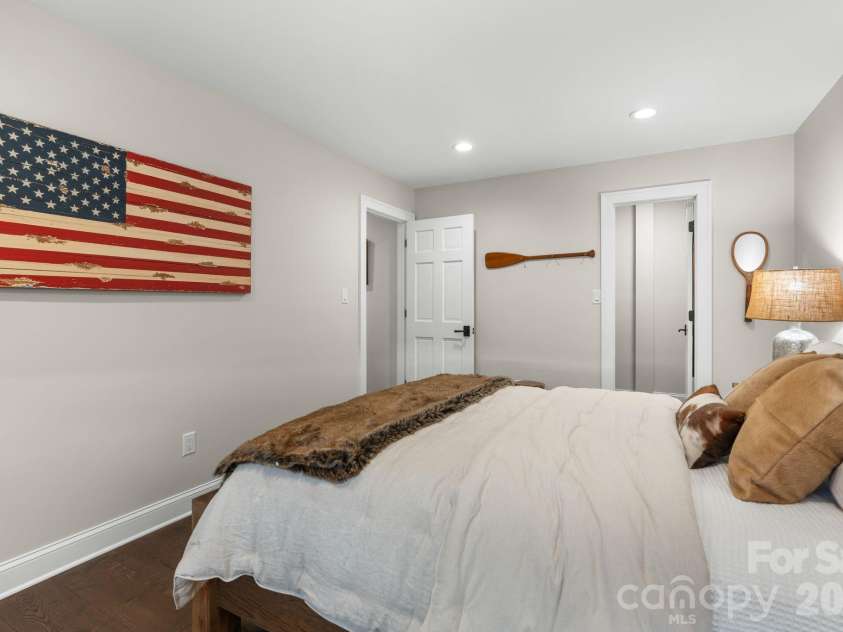 3302 Timber Trail, Asheville, NC 28804.  MLS# CAR4333678, YatesRealty ID 15948. 