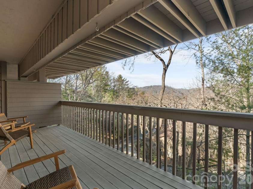 3302 Timber Trail, Asheville, NC 28804.  MLS# CAR4333678, YatesRealty ID 15948. 