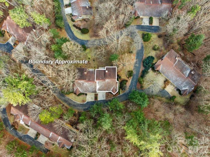3302 Timber Trail, Asheville, NC 28804.  MLS# CAR4333678, YatesRealty ID 15948. 