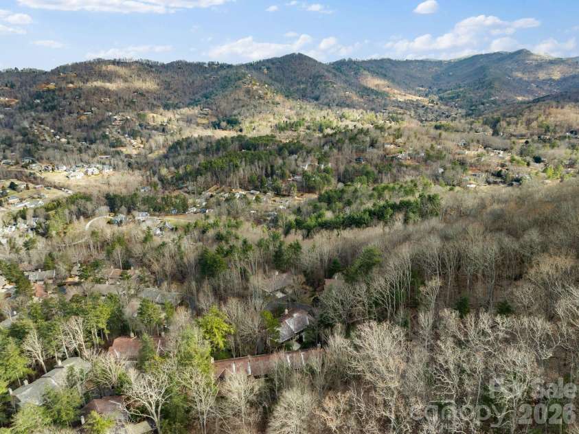 3302 Timber Trail, Asheville, NC 28804.  MLS# CAR4333678, YatesRealty ID 15948. 