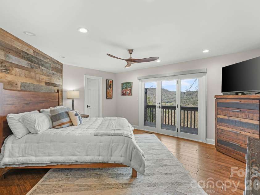 3302 Timber Trail, Asheville, NC 28804.  MLS# CAR4333678, YatesRealty ID 15948. Primary suite with long range distant views and access to the outside back deck
