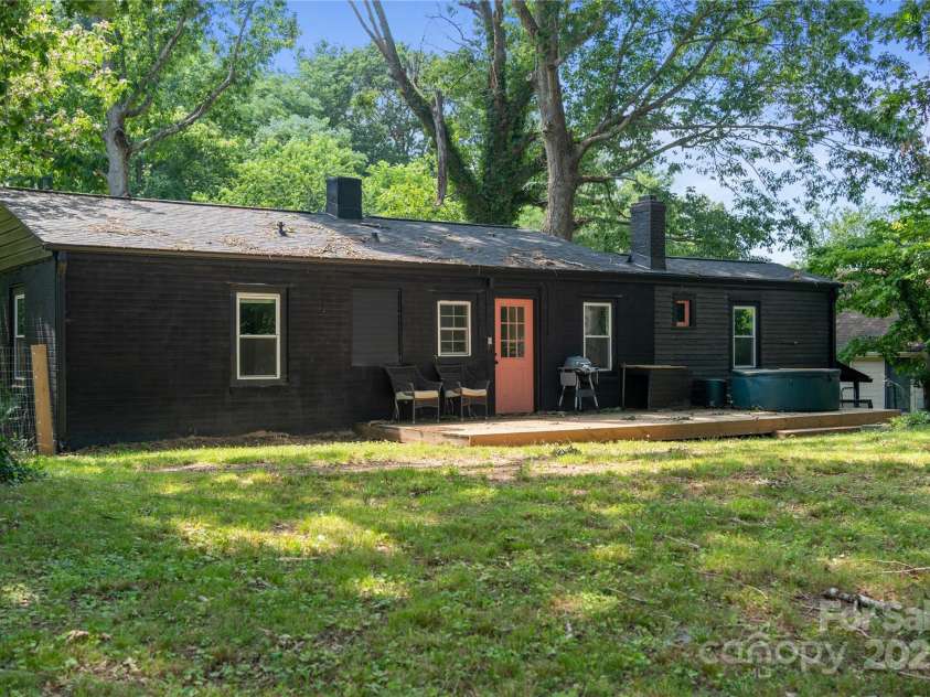 17 Springdale Avenue, Asheville, NC 28803.  MLS# CAR4261466, YatesRealty ID 15949. 